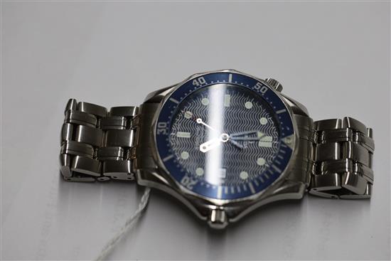 A gentlemans 2004 stainless steel Omega Seamaster Professional Chronometer automatic wrist watch,